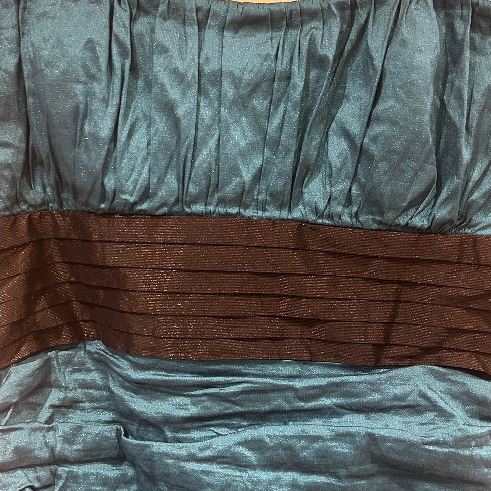 BCBG - Rushed
STRAPLESS PARTY DRESS - Picture 9 of 9